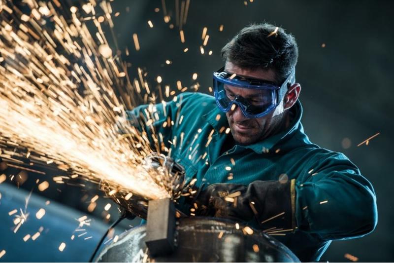 Защитные очки закрытого типа: Важность и сферы применения